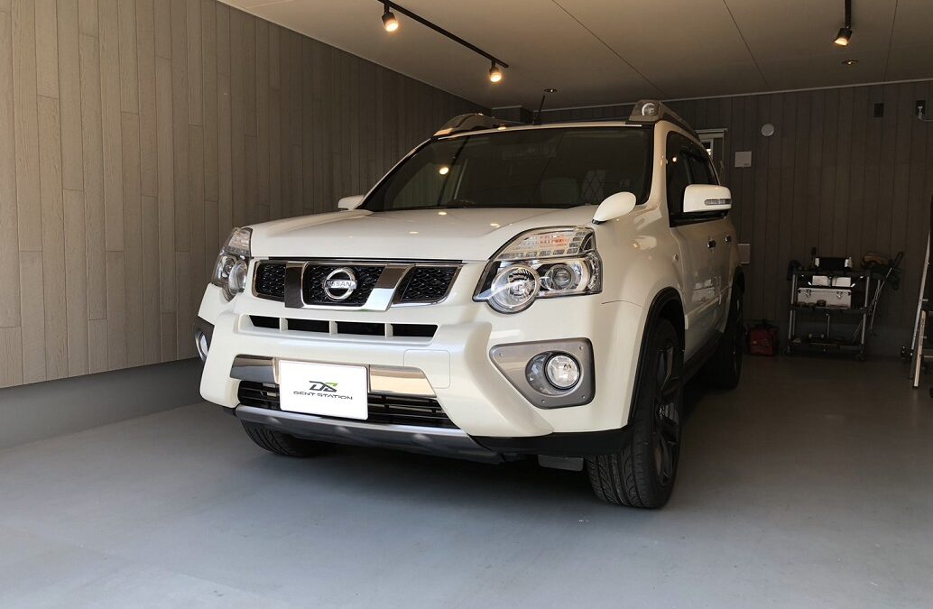 日産・エクストレイル　左側クォーターパネル凹み　デントリペア