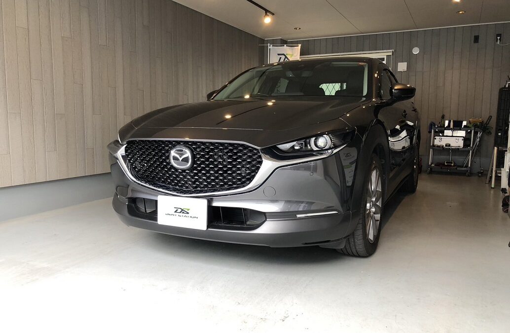 マツダ・CX-30　運転席側ドア凹み　デントリペア