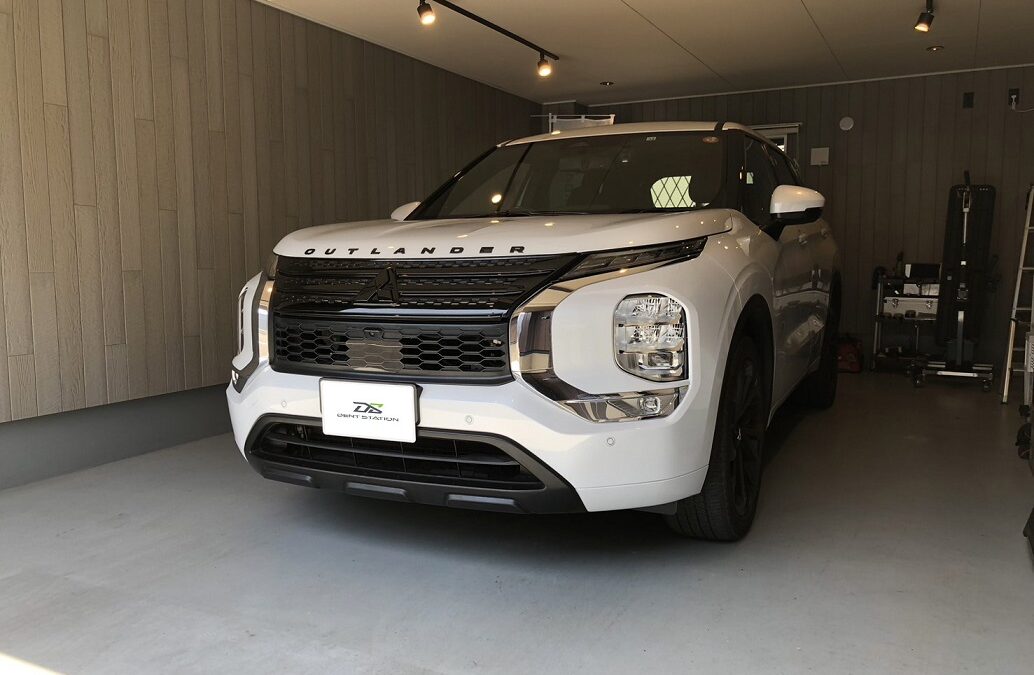 三菱・アウトランダーPHEV　助手席側ドア凹み　デントリペア