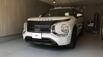 三菱・アウトランダーPHEV　助手席側ドア凹み　デントリペア