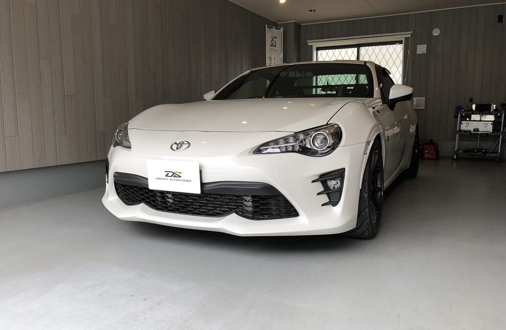 トヨタ・86　助手席側ドア凹み　デントリペア