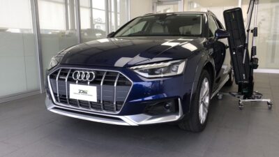 アウディ・A4　助手席側ドア凹み　デントリペア