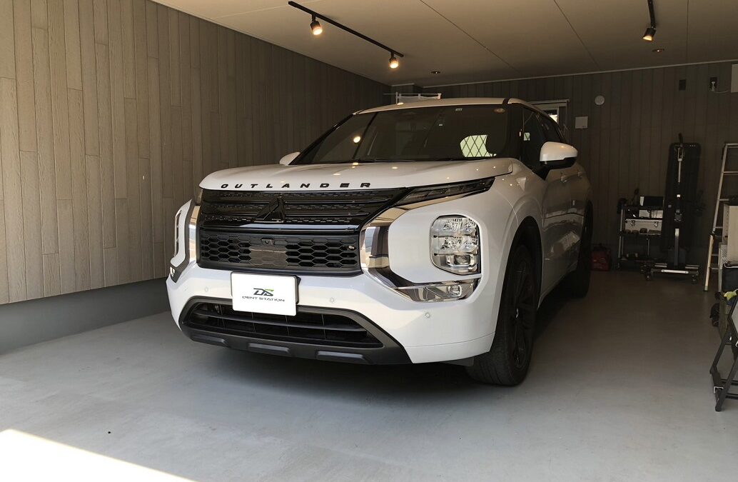 三菱・アウトランダーPHEV　運転席側ドア凹み　デントリペア