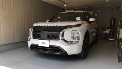 三菱・アウトランダーPHEV　運転席側ドア凹み　デントリペア