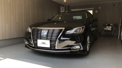 トヨタ・クラウンロイヤルサルーン　右側フロントフェンダー凹み　デントリペア