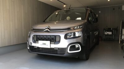 シトロエン・ベルランゴ　左側ルーフサイドピラー凹み