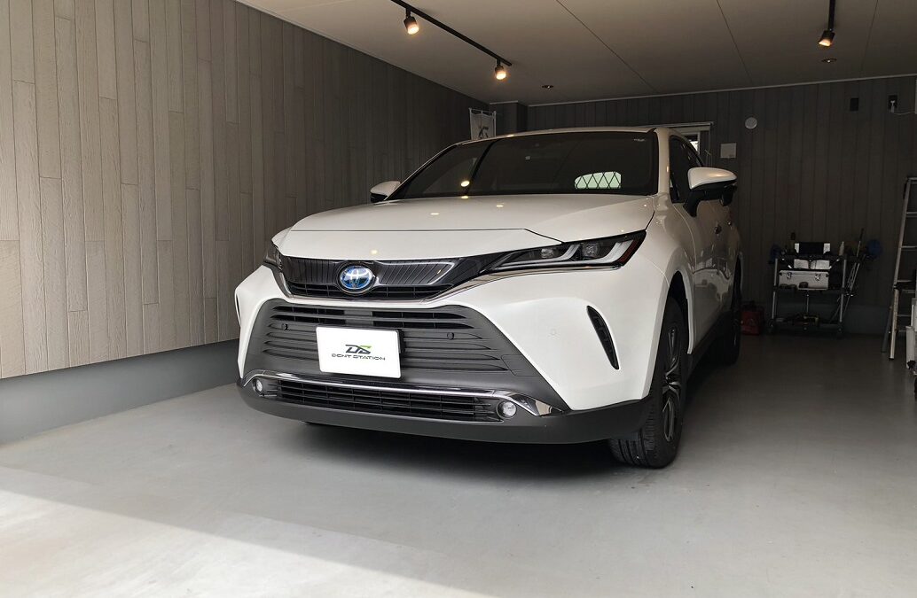 トヨタ・ハリアー　運転席側ドア凹み　デントリペア