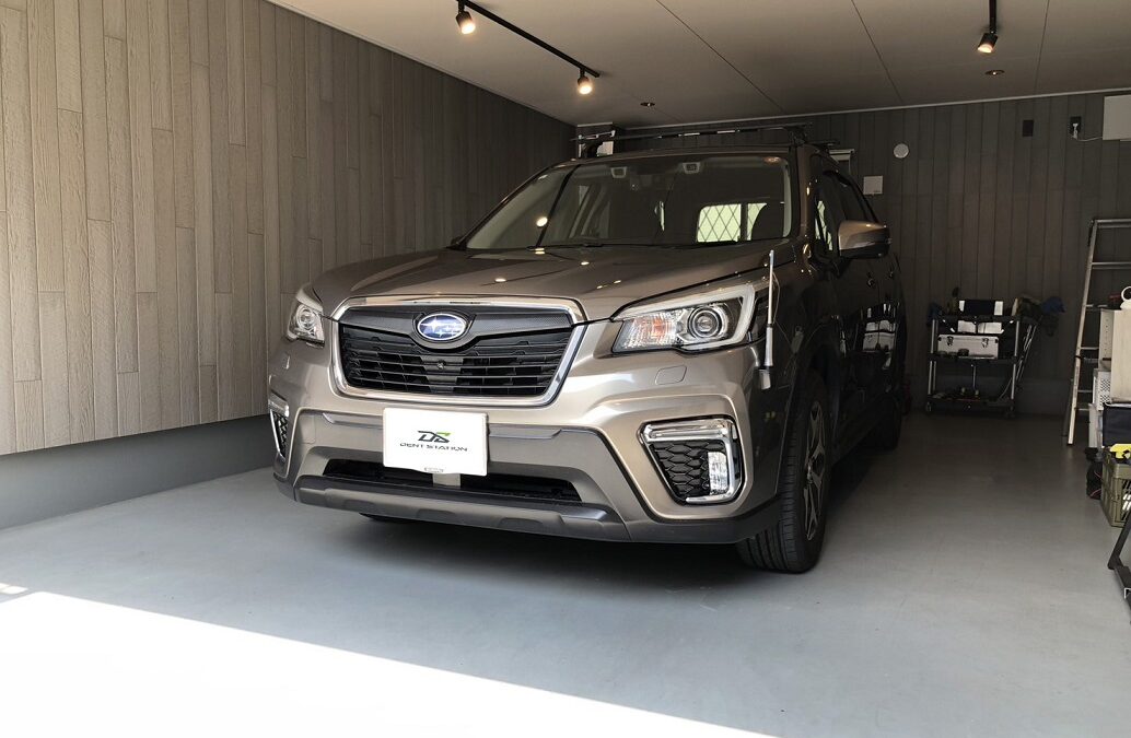 スバル・フォレスター　運転席側ドア凹み　デントリペア