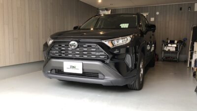 トヨタ・RAV4　助手席側ドア凹み　デントリペア