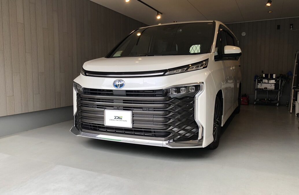【綾瀬市】トヨタ・ヴォクシー（90系）　左フロントフェンダー凹み修理　デントリペア（再塗装なしで即日完了）