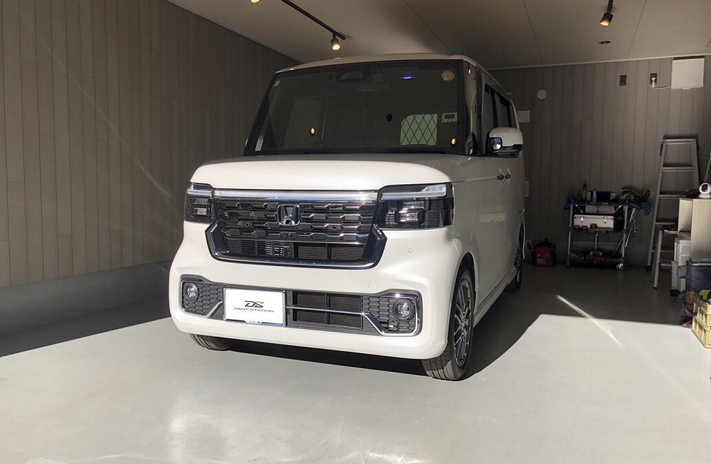 【伊勢原市】ホンダ・N-BOX　右フロントドア凹み　デントリペア