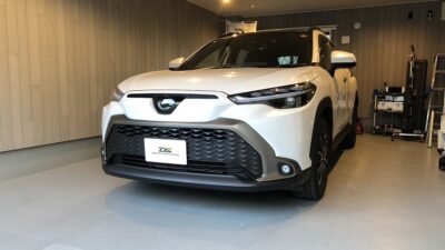 【横浜市】トヨタ・カローラクロス　左リアドア凹み修理　デントリペア