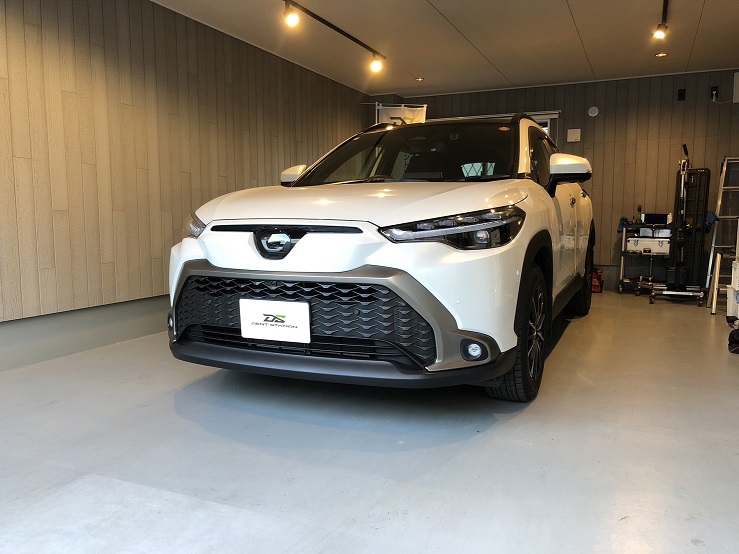 【横浜市】トヨタ・カローラクロス　左リアドア凹み修理　デントリペア