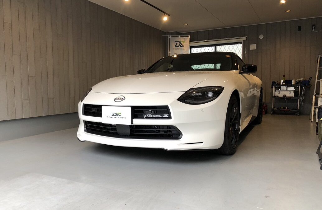 【海老名市】日産・フェアレディZ　右クォーターパネルの凹み修理　デントリペア