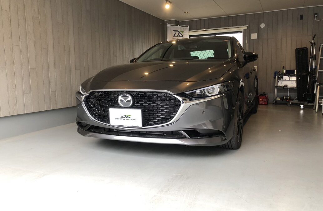【町田市】マツダ・MAZDA3セダン　運転席ドア凹み修理　デントリペア