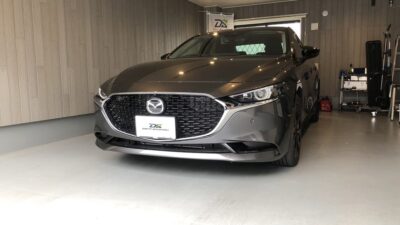 【町田市】マツダ・MAZDA3セダン　運転席ドア凹み修理　デントリペア
