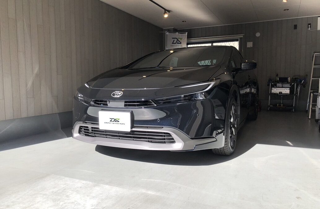 【横浜市】トヨタ・プリウス(60系)　トランクの凹み修理　デントリペア