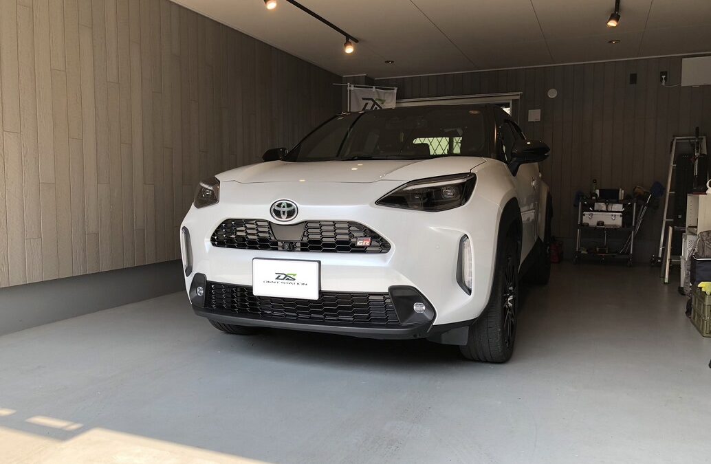 【伊勢原市】トヨタ・ヤリスクロス　左ルーフサイドピラー凹み修理　デントリペア