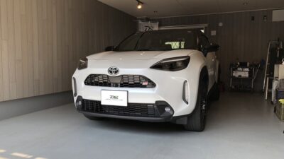 【伊勢原市】トヨタ・ヤリスクロス　左ルーフサイドピラー凹み修理　デントリペア