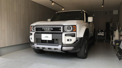 【藤沢市】トヨタ・ランクル250　助手席側ドア凹み修理　デントリペア