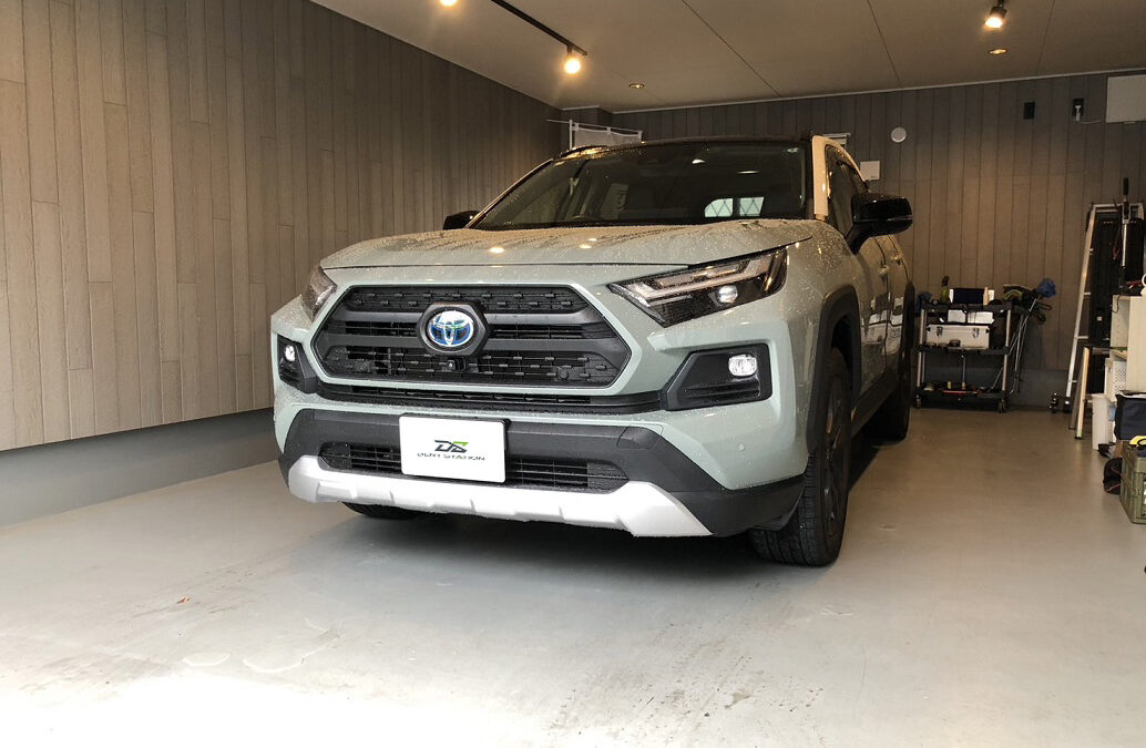 【座間市】トヨタ・RAV4　右リアドア凹み修理　デントリペア