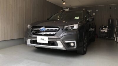 【綾瀬市】スバル・レガシィアウトバック　左フロントドア凹み修理　デントリペア