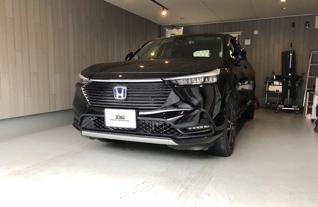 【大和市】ホンダ・ヴェゼル　左フロントドア凹み修理　デントリペア